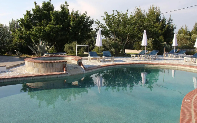 Pashos Hotel