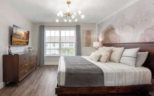 Beautiful 4BR Home w/ Modern Design