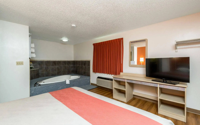 Motel 6 Waterloo, IA