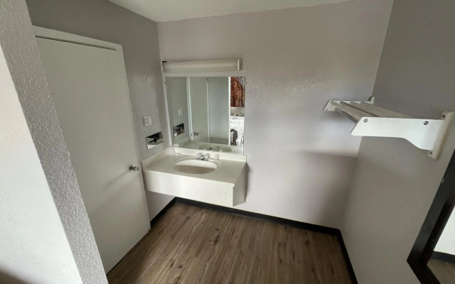 Extend-A-Suites Albuquerque West (ex. Rodeway Inn)