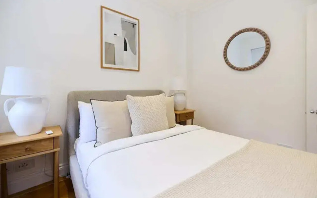 The Charm of Chelsea - Modern 4bdr With Shared Courtyard