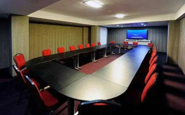 Plaza V Executive Hotel