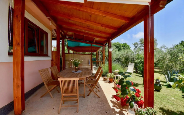 Relaxing holiday house with terrace sea view