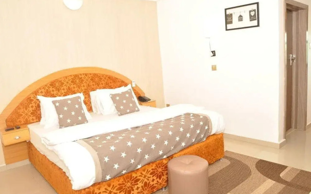 Ne-Yo Hotel and Suites