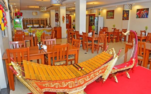 Gold Yadanar Hotel