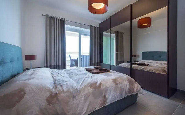 Seafront Luxury Apartment With Pool