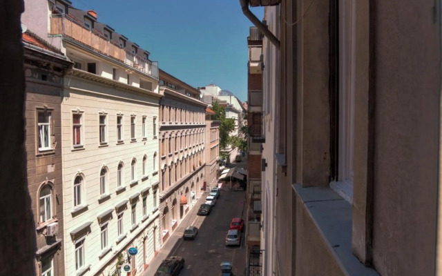 Stylish&spacious studio in the heart of Budapest