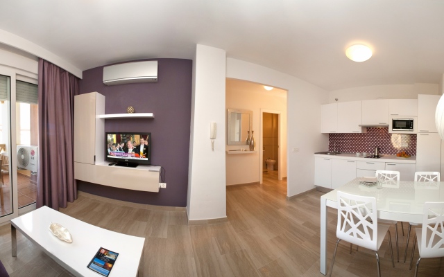 Apartamentos Leo Canela