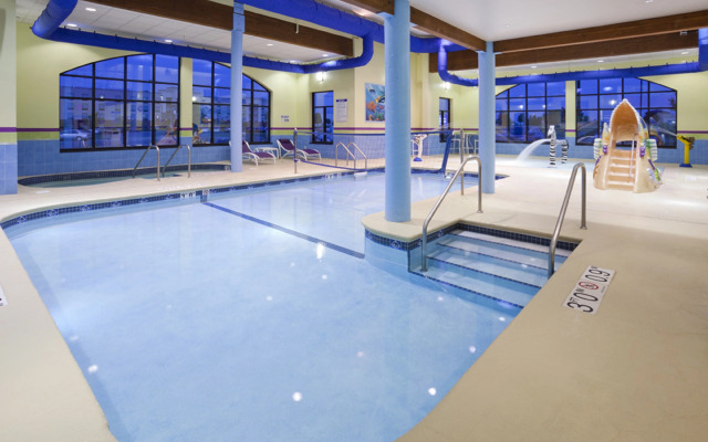 Holiday Inn Exp Stes Rogers by IHG