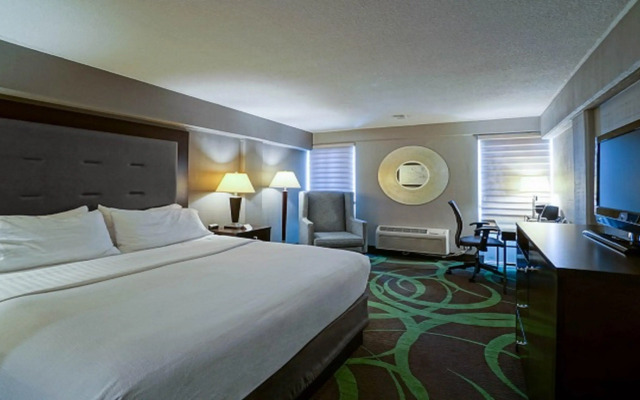 Holiday Inn Manhattan at the Campus by IHG