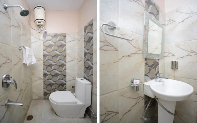 Hotel Royals By OYO Rooms