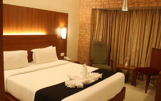 OYO Premium Deccan Apte Road