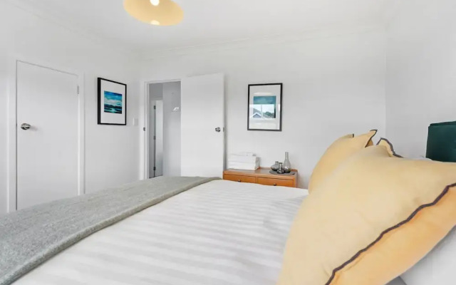 Renovated Takapuna 2BR Apt - Parking