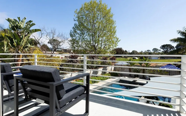 Beachcomber by AvantStay | 1 Block from Beach - Modern Estate w/ Ocean Views