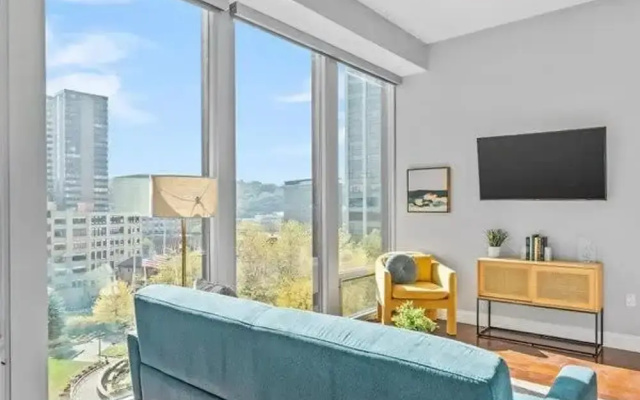 Cozysuites Modern 1BR PPG Paints Arena Pitts