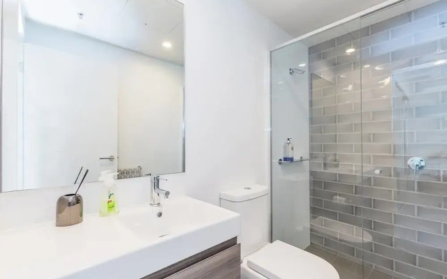 Luxury 2 Bed Apt In South Brisbane And Free Parking Qsb058