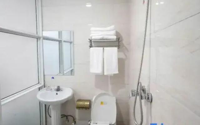 Warm Collection Hotel (Nanyang South Bus Station Ranying Branch)