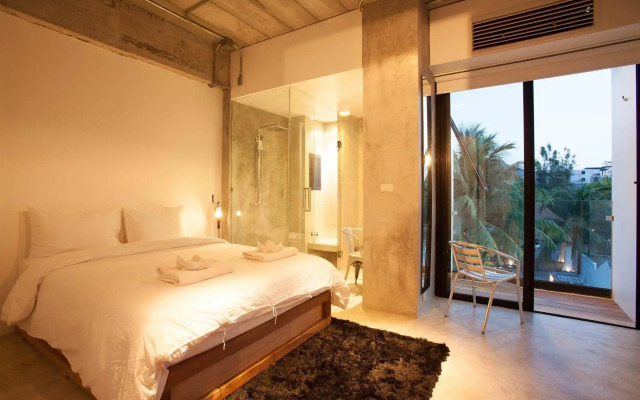 ELLA Bar, Bistro & Bed