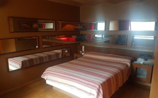 Uman Hotel (Motel)