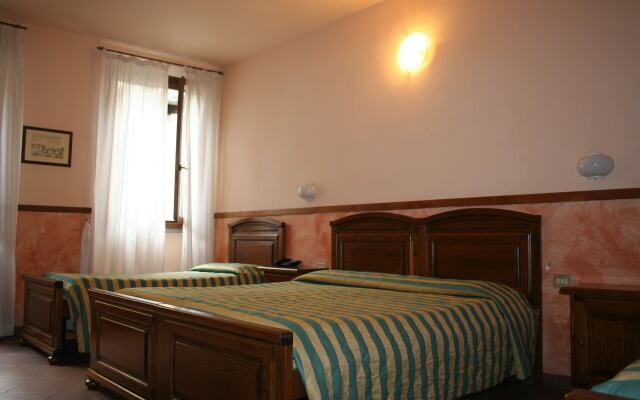 Monica Hotel
