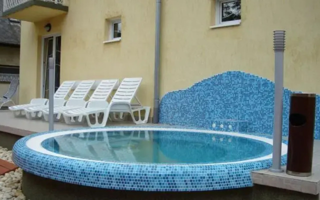 Csiszar Panzio es Apartmanhaz