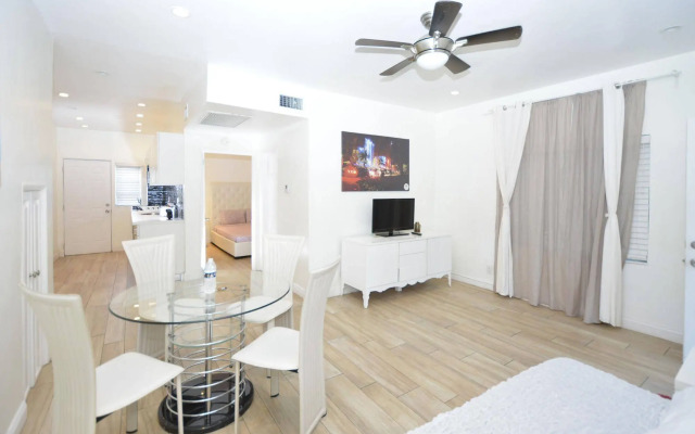 Sunrise Court Apartments