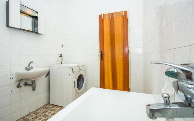 Apartments Nuic 748