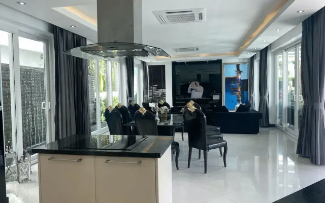 Hollywood Pool Villa Jomtien Pattaya