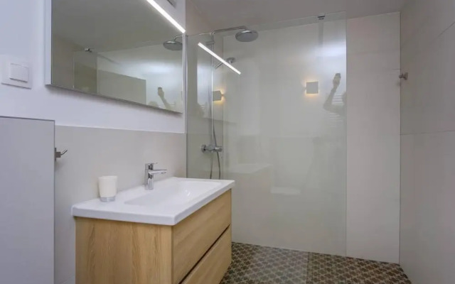 Impeccable 4-bed Apartment in Osor