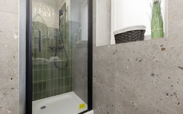 Kolorowa Studio Apartment by Renters