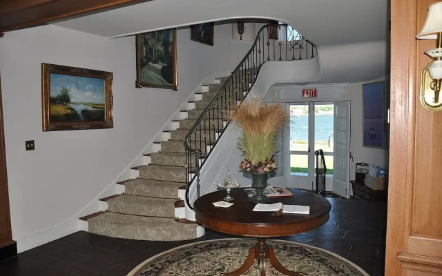 Point Pleasant Inn & Resort