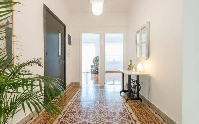 Casa Pamisou near Attiki metro station