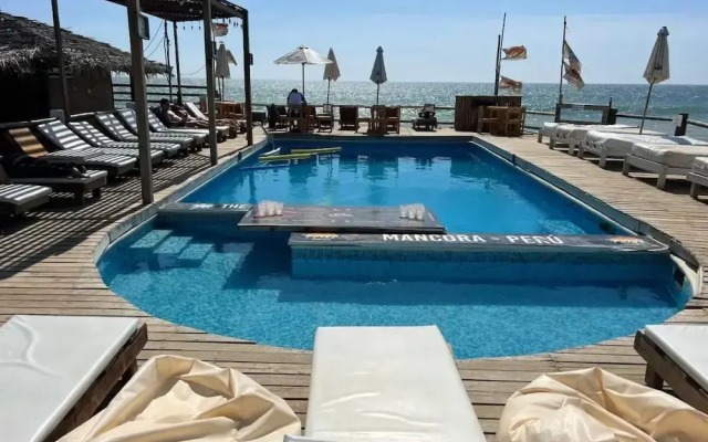 The Point Mancora - Beach Party Hostel