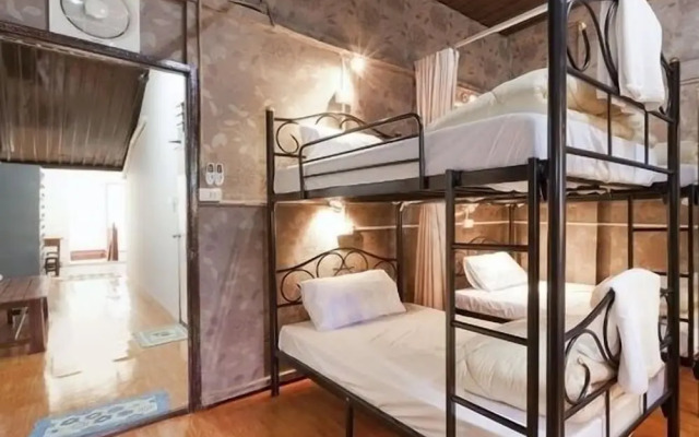 Gotum Hostel & Restaurant