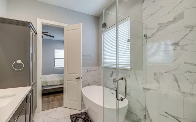 Central Condo: Near NRG Stadium & Houston Zoo!