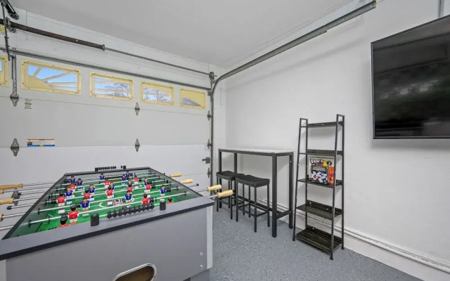 Exquisite Villa With Pool&games- 18 Guests