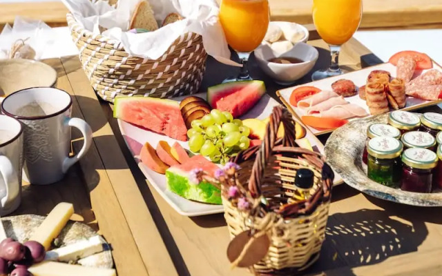 Avgoustos Suites - Adults only