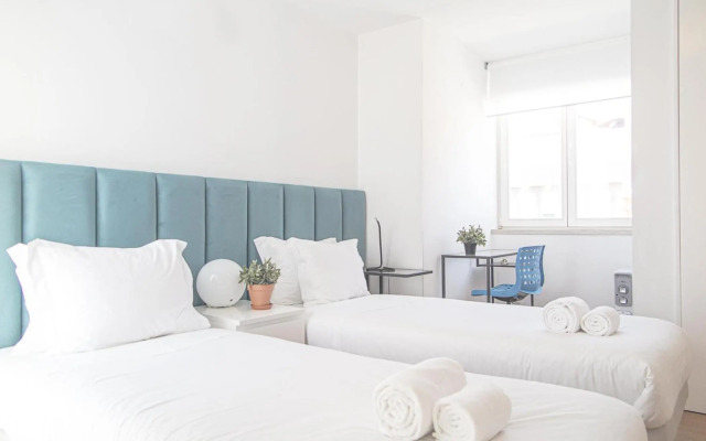 Baixa chiado 2 bedroom duplex apt with elevator