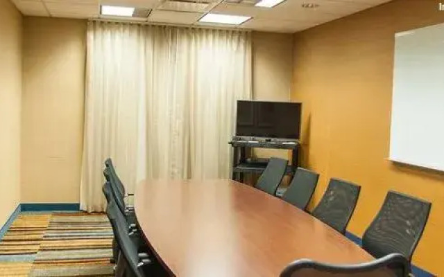 Comfort Inn & Suites South Akron