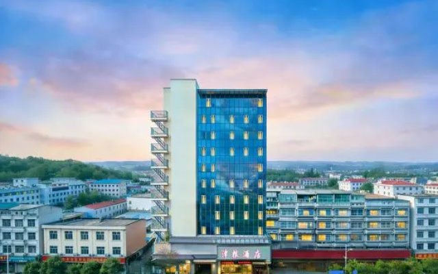 Chongqing Jinliang Hotel (Jiangjin Commercial Pedestrian Street The Bus Terminal Area)