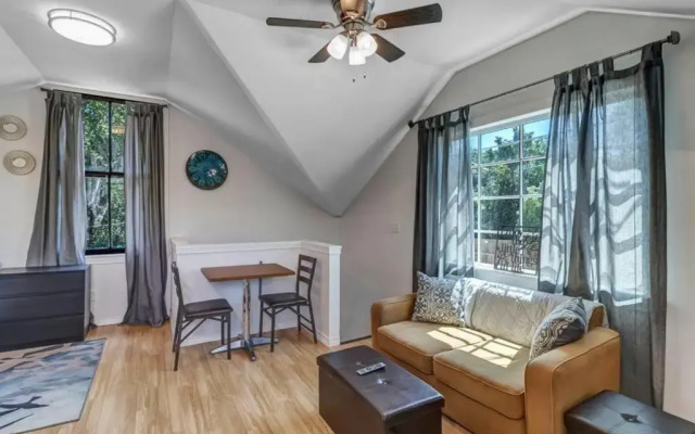 Comfy studio - stylish yet budget friendly!