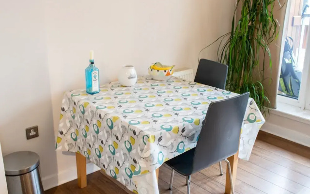 2 Bedroom 2 Bathroom Flat
