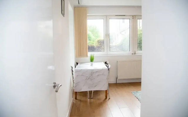 Large Shoreditch, Hoxton 3-bed Garden Flat