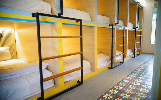 Borough Capsule Hostel Bali
