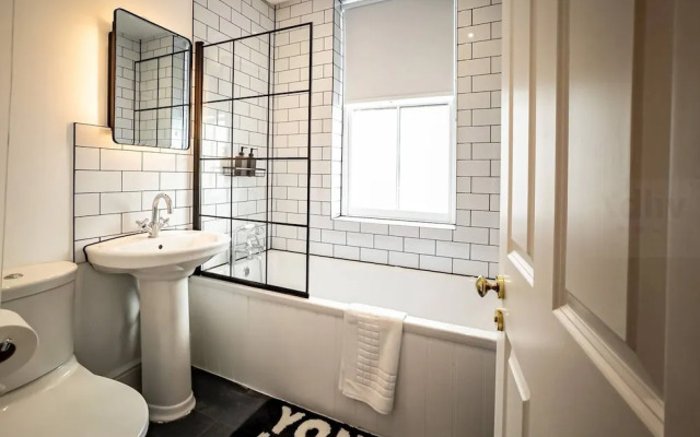 Stunning Sea View Georgian Retreat by Adliv