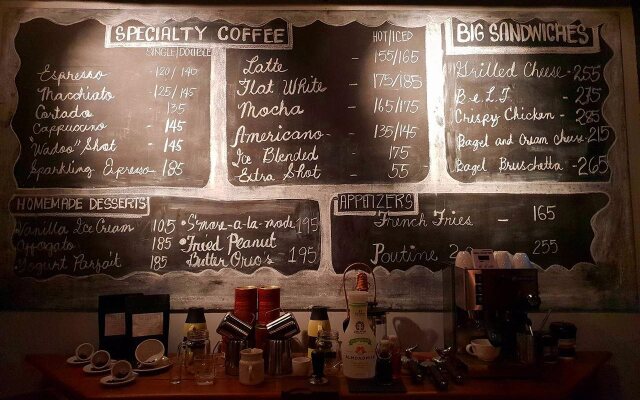 The Cavern Pod Hotel & Specialty Café - Hostel