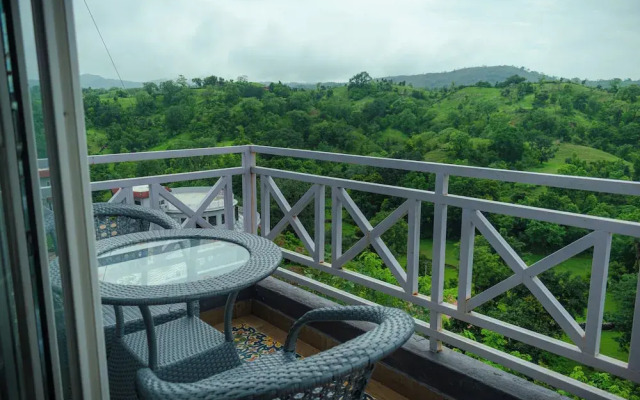 The Sky Imperial Pavoreal Jungle Resort