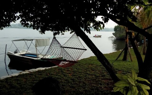 River shadow villa