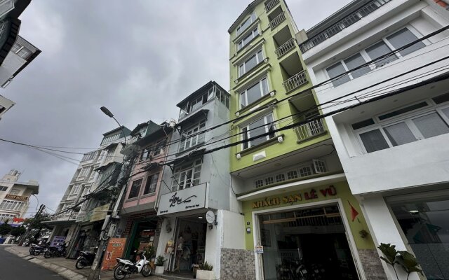 OYO 1196 Le Vu Hotel