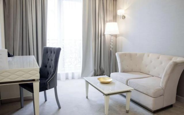 Tresor Le Palais Timisoara, Curio Collection By Hilton